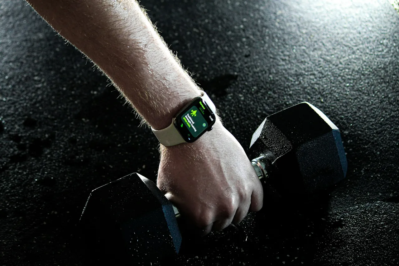 How to Set Up a Fitness App on Apple Watch